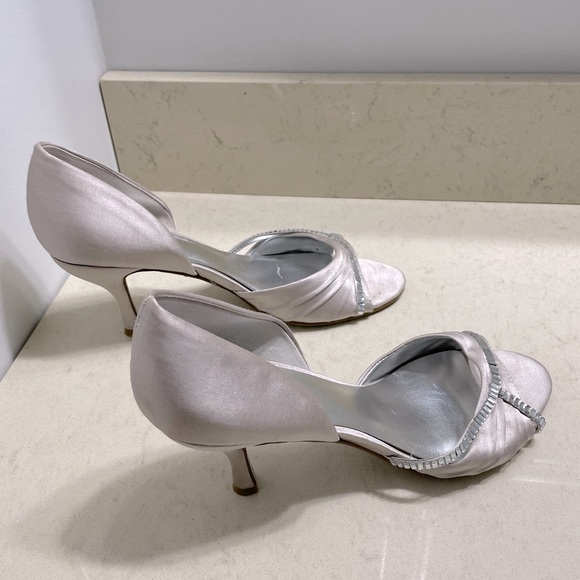 NINE WEST, Satin Champagne Heel, Size 8 - Picture 4 of 8